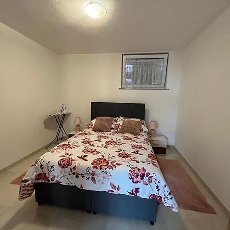 Apartma Azurre Постойна Екстериор снимка
