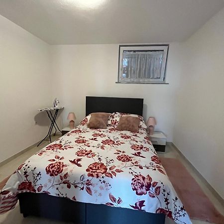 Apartma Azurre Постойна Екстериор снимка
