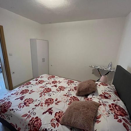 Apartma Azurre Постойна Екстериор снимка