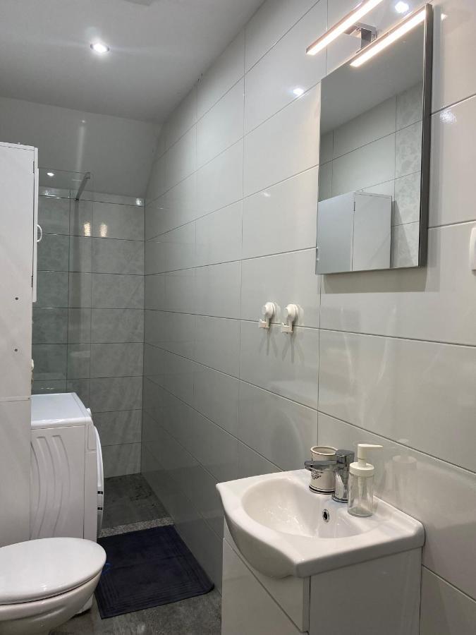 Apartma Azurre Постойна Екстериор снимка