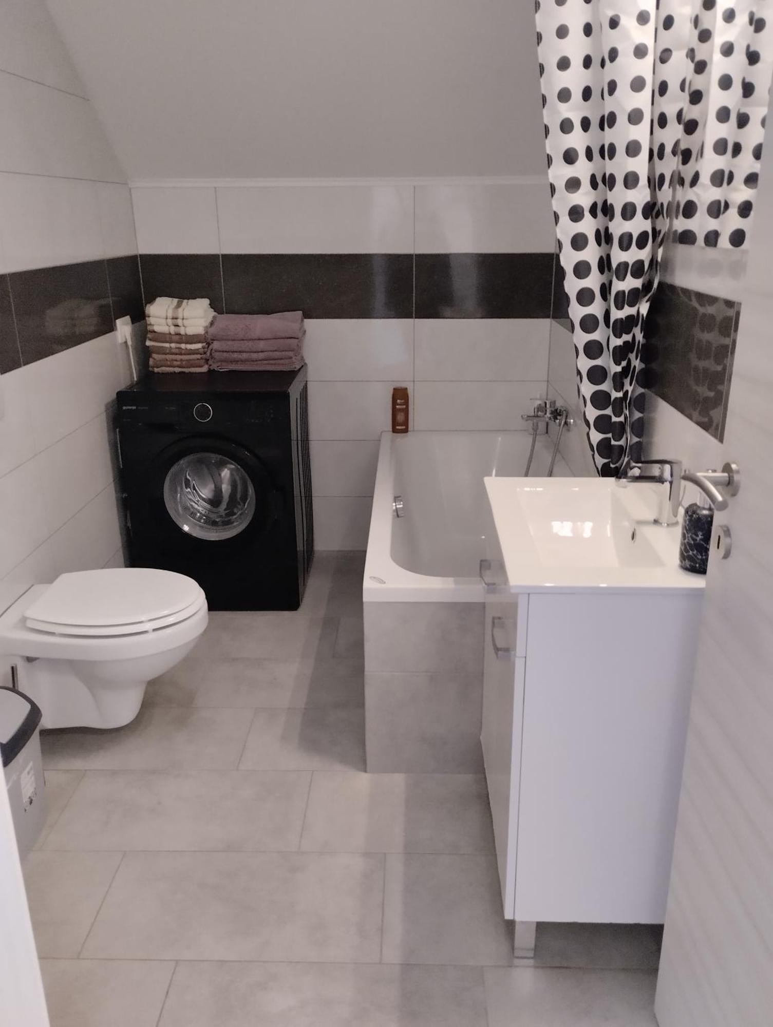 Apartma Azurre Постойна Екстериор снимка