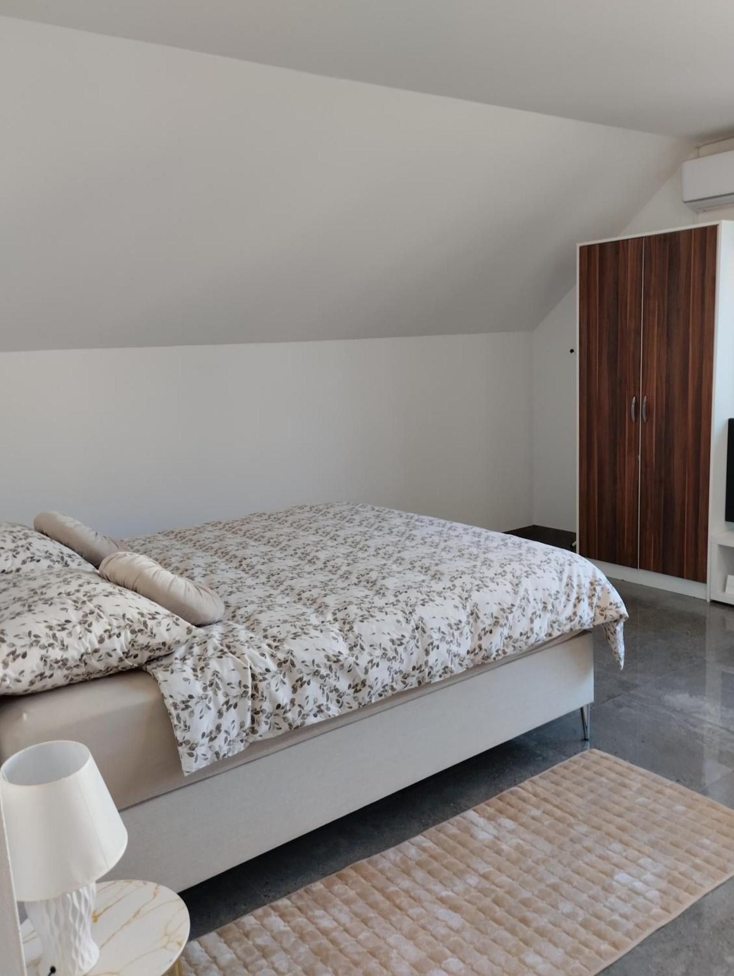 Apartma Azurre Постойна Екстериор снимка