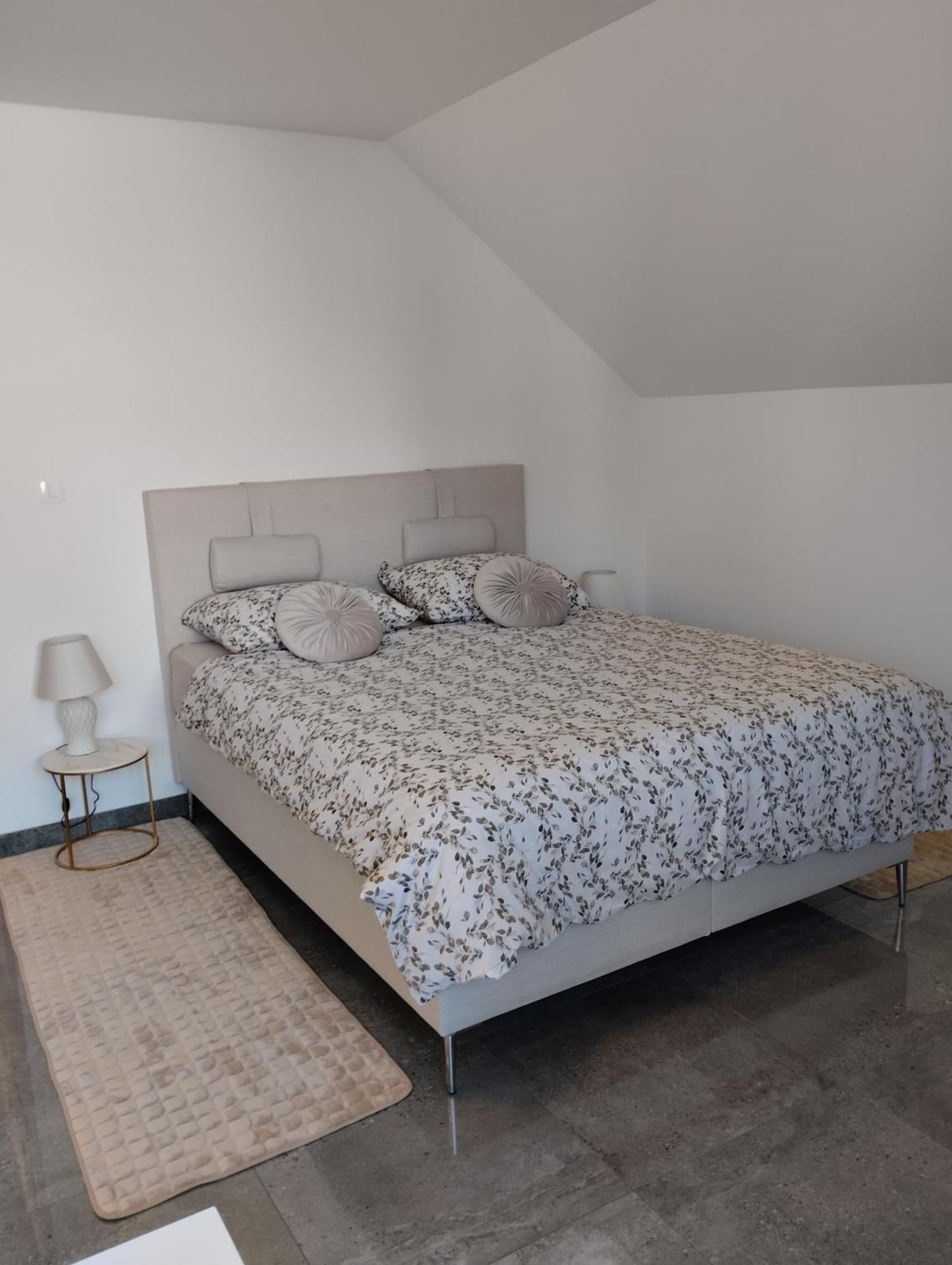 Apartma Azurre Постойна Екстериор снимка