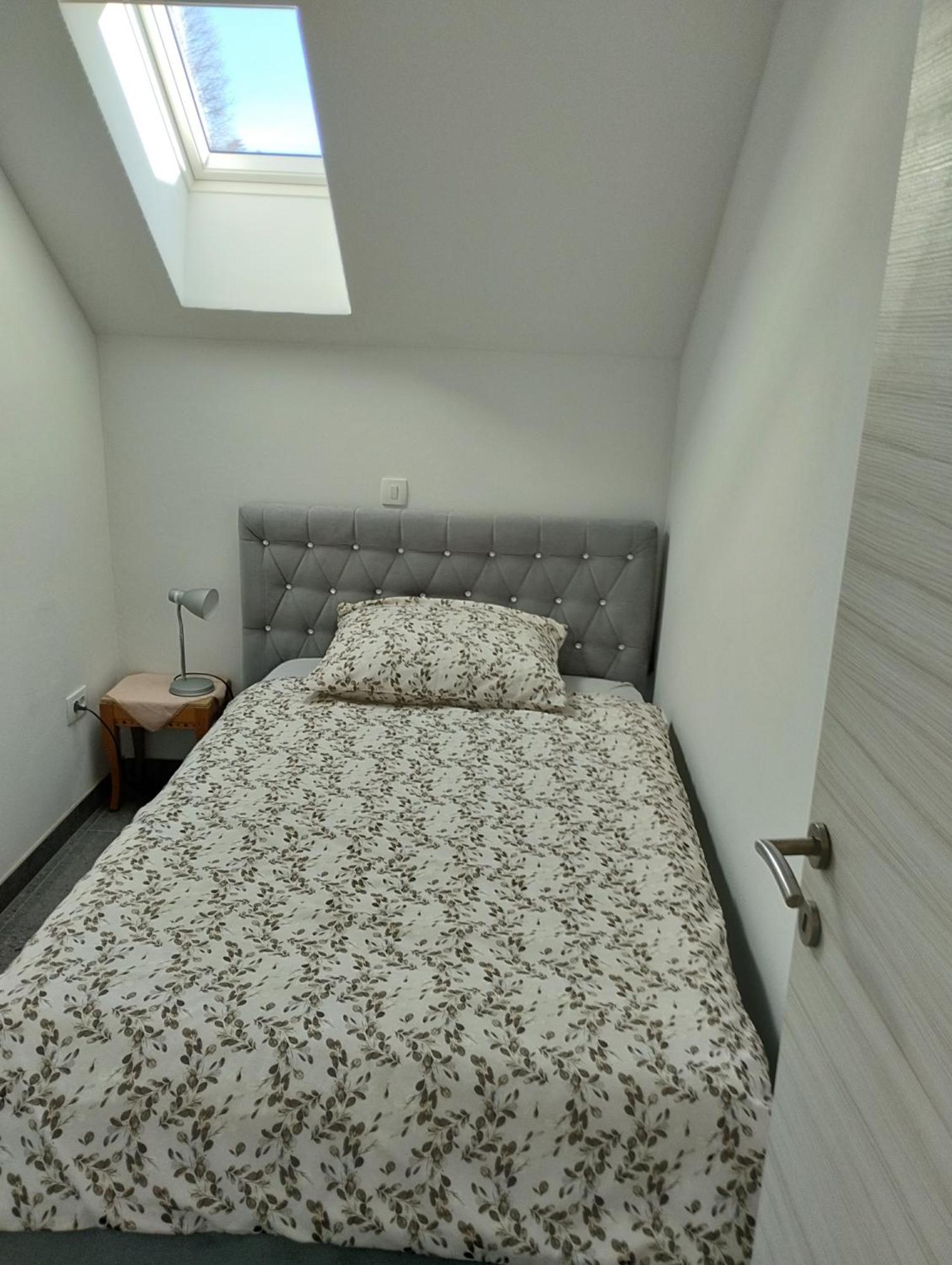 Apartma Azurre Постойна Екстериор снимка