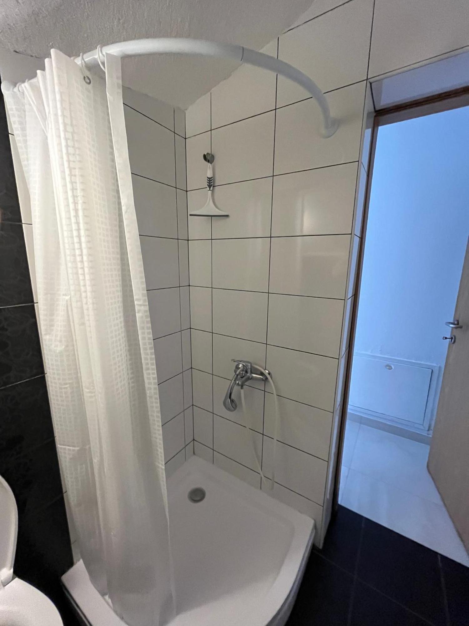 Apartma Azurre Постойна Екстериор снимка