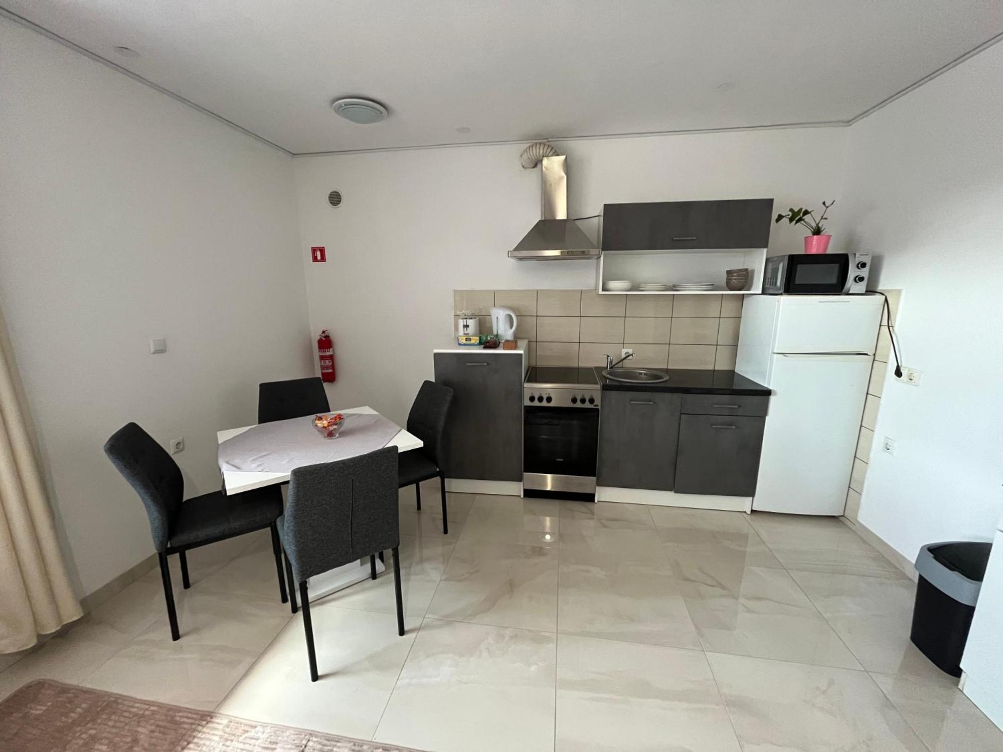 Apartma Azurre Постойна Екстериор снимка