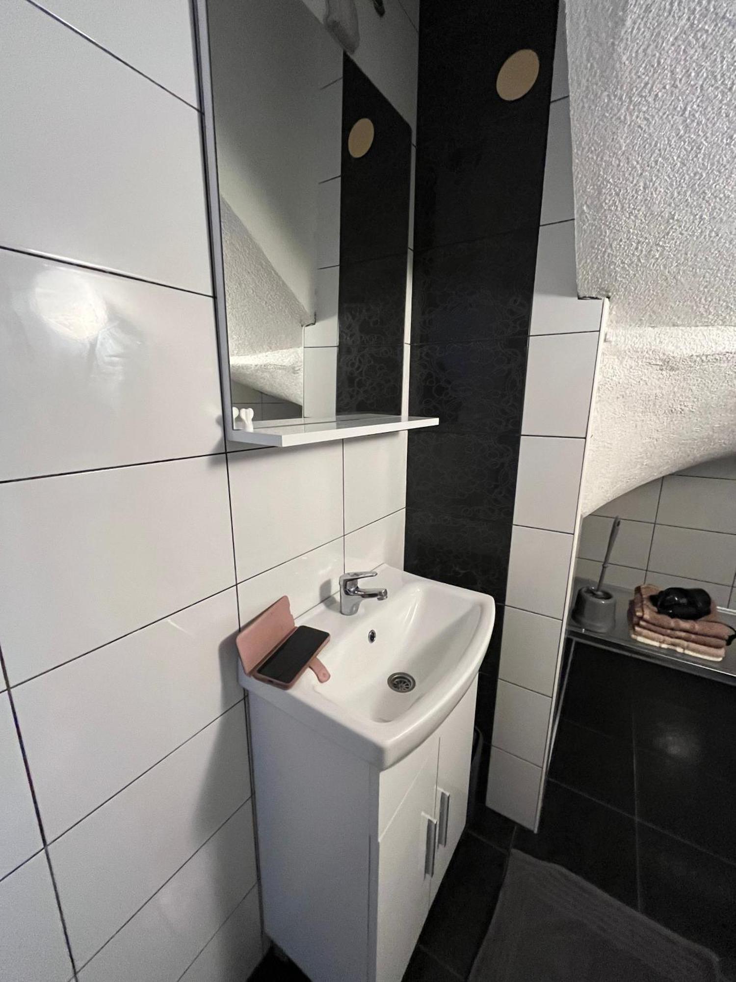 Apartma Azurre Постойна Екстериор снимка