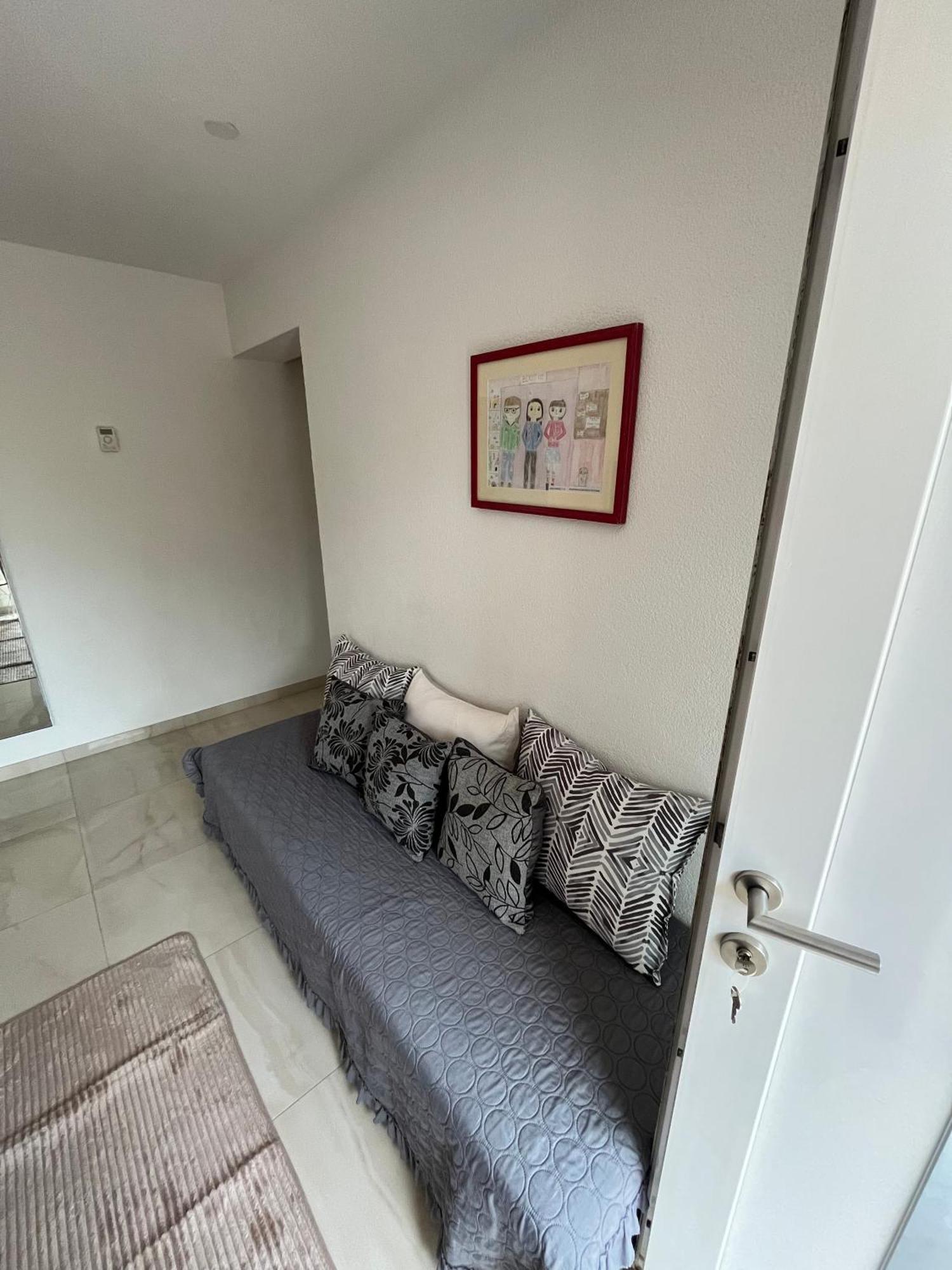Apartma Azurre Постойна Екстериор снимка