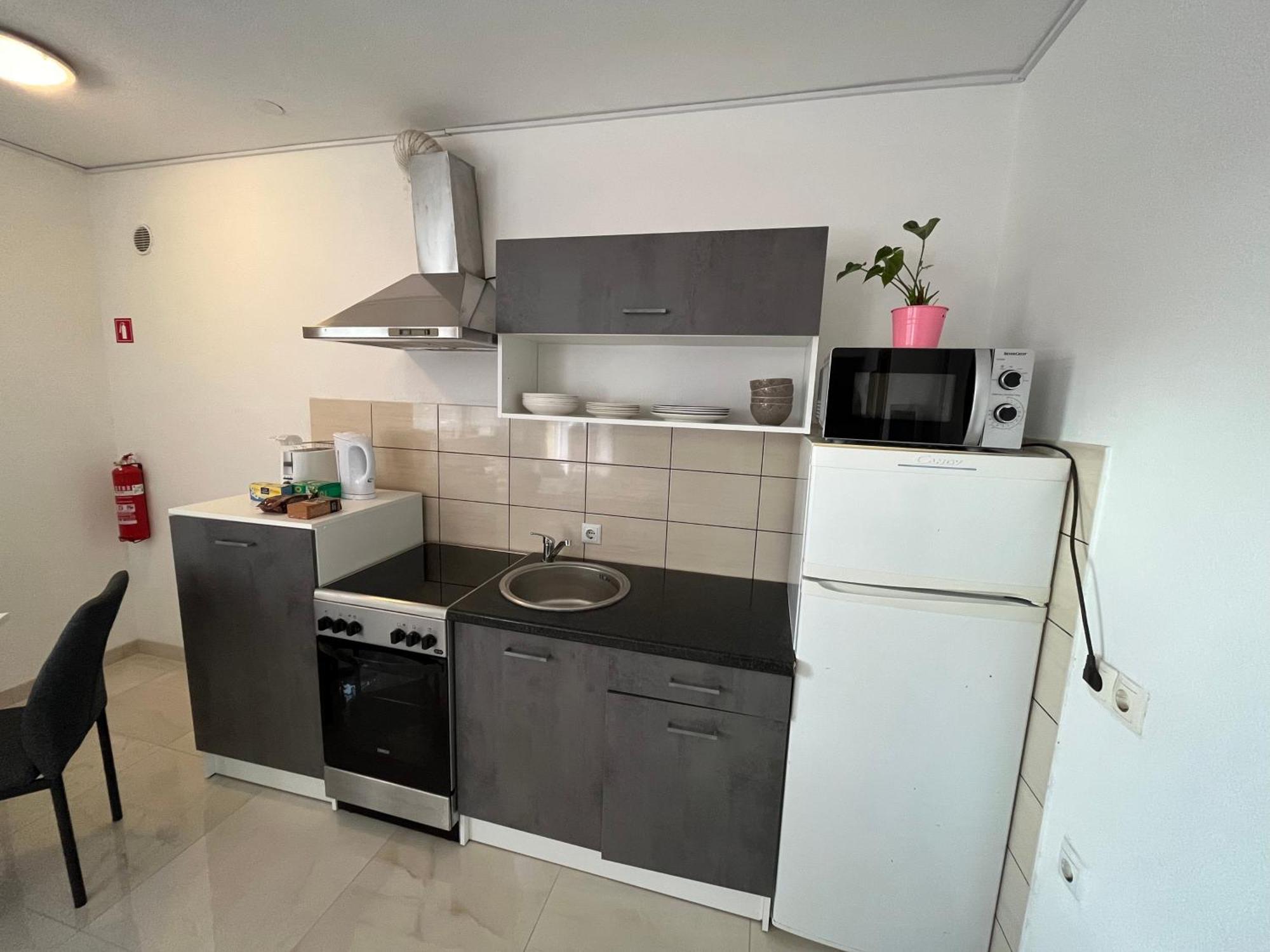 Apartma Azurre Постойна Екстериор снимка