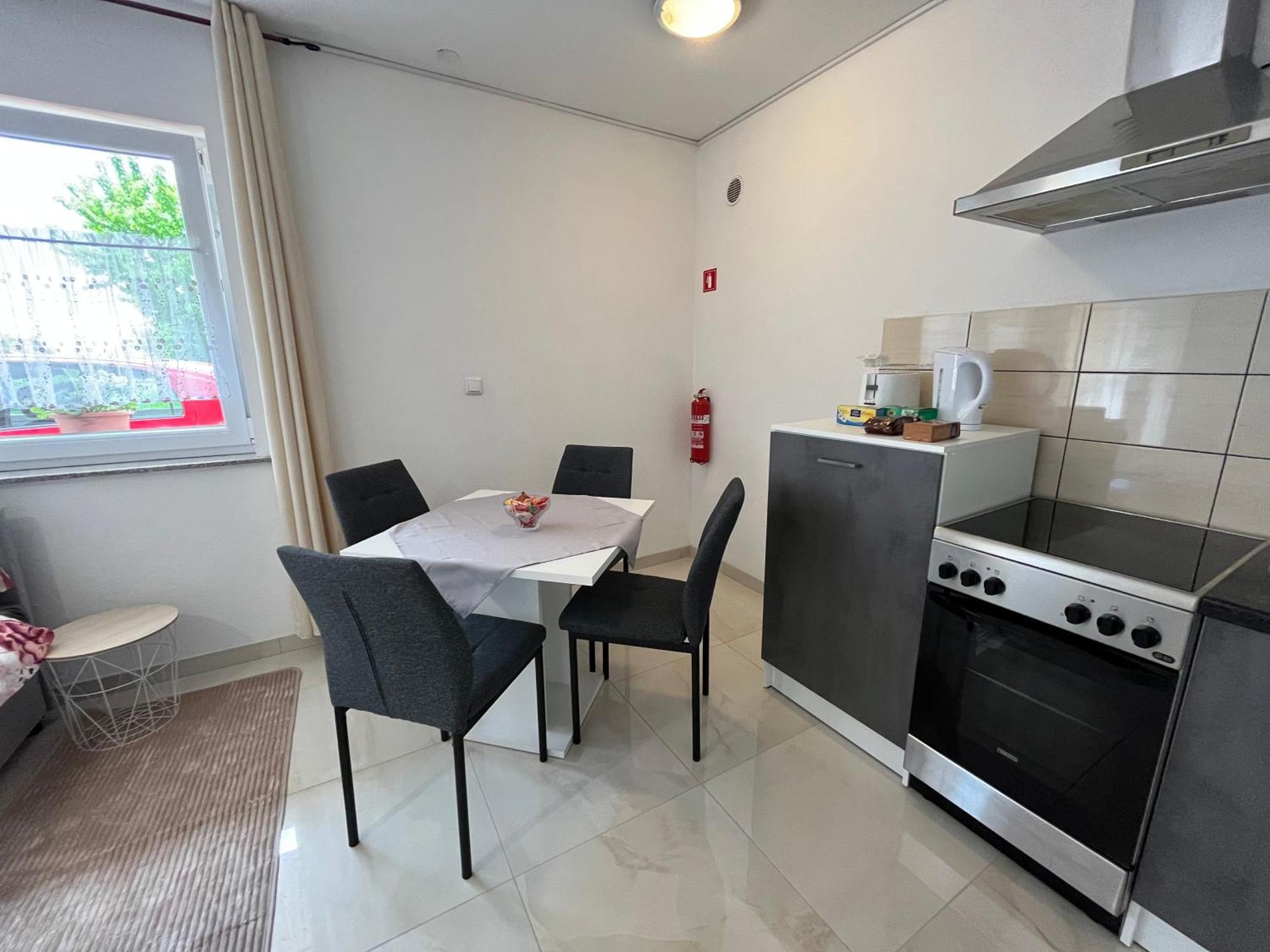 Apartma Azurre Постойна Екстериор снимка