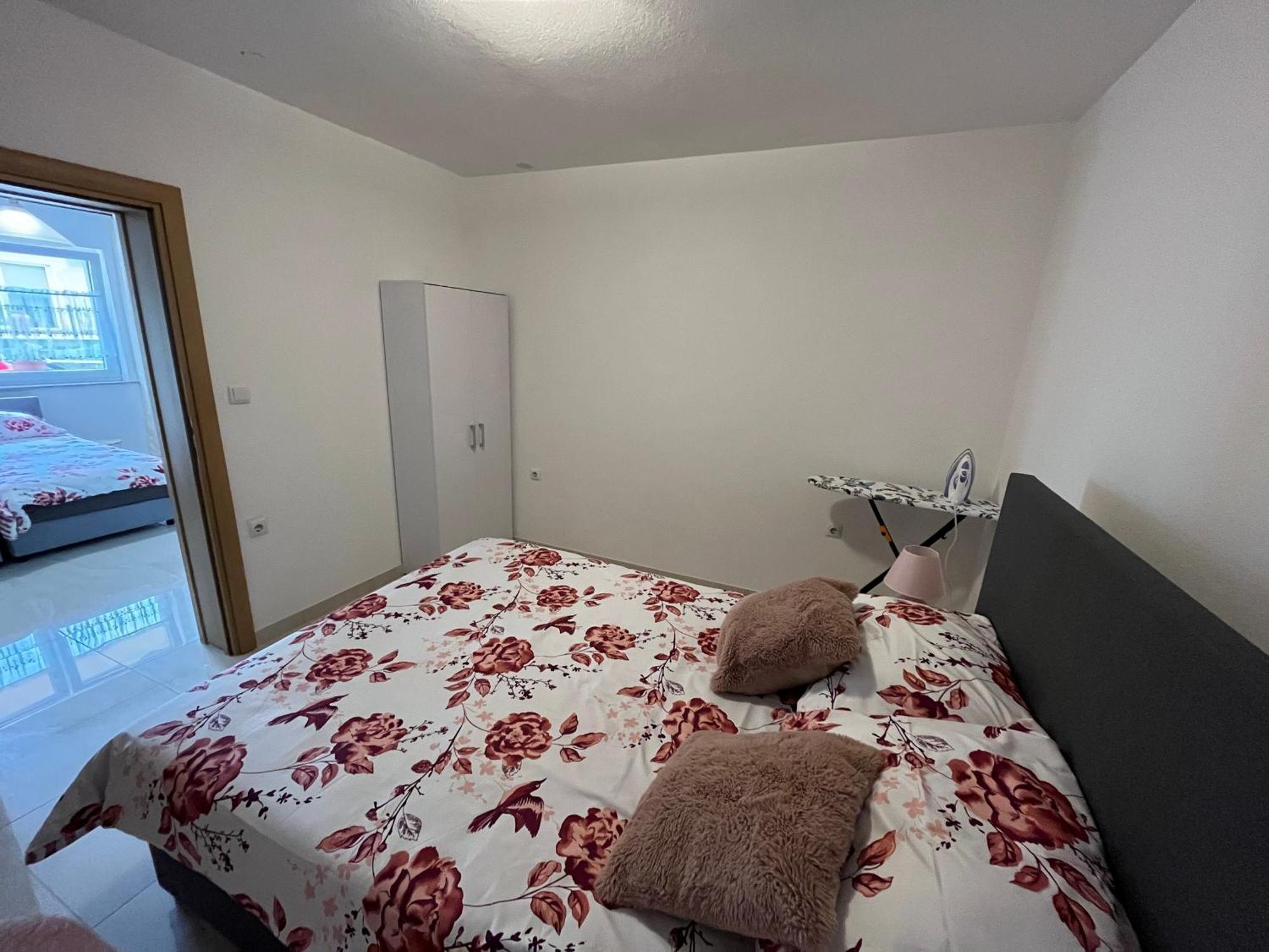 Apartma Azurre Постойна Екстериор снимка